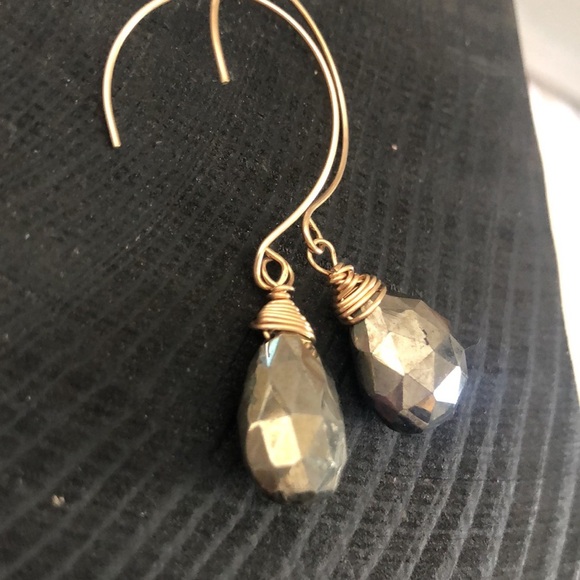 Gold filled earrings hoops style with faceted pyrite teardrop gemstone - Picture 2 of 4